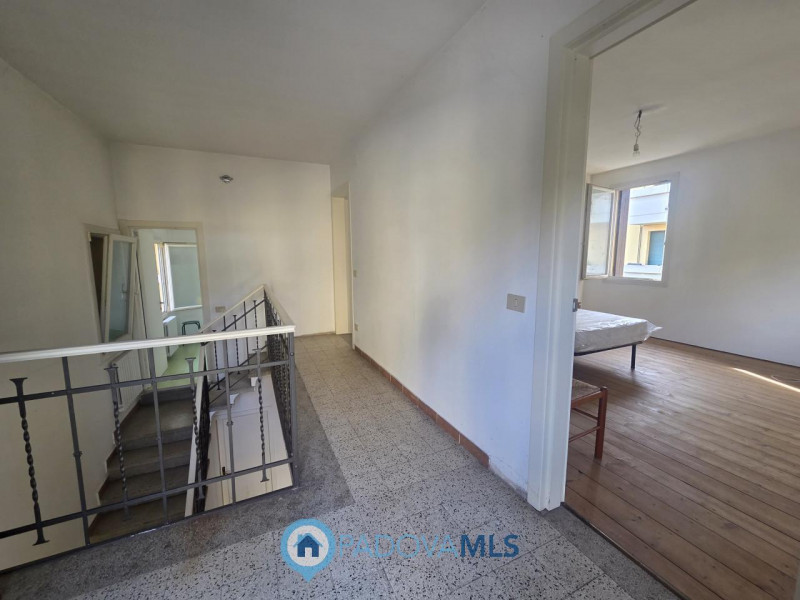 Immobile in esclusiva al Gruppo Padova MLS
PADOVA in quartiere ARCELLA/SAN LORENZO, zona residenz...