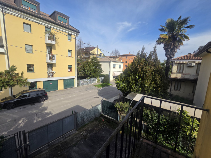 PADOVA in quartiere ARCELLA/SAN LORENZO, zona residenziale comoda ai servizi e ben collegata al c...