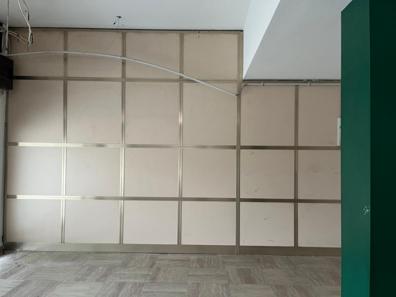 Proponiamo in vendita negozio/ufficio libero, situato al piano terra nel cuore del quartiere San ...