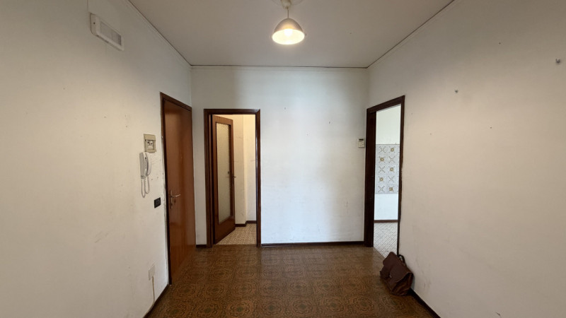 Appartamento quadrilocale situato nel centro di Vigonovo, una delle zone più vivaci e comoda ai s...