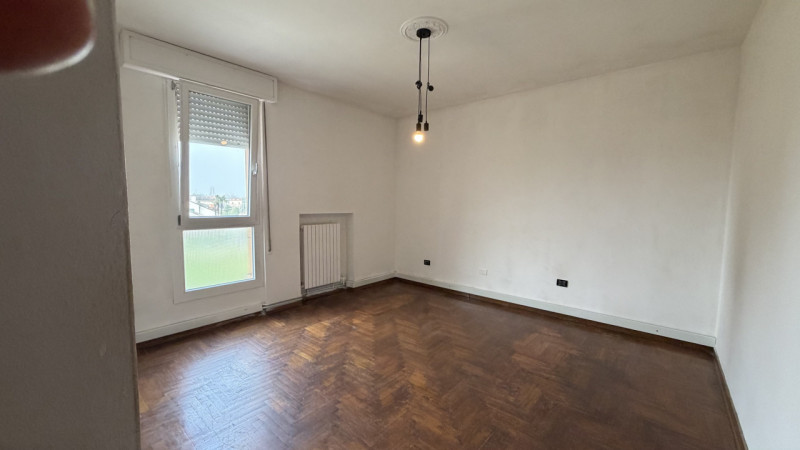 Appartamento quadrilocale situato nel centro di Vigonovo, una delle zone più vivaci e comoda ai s...