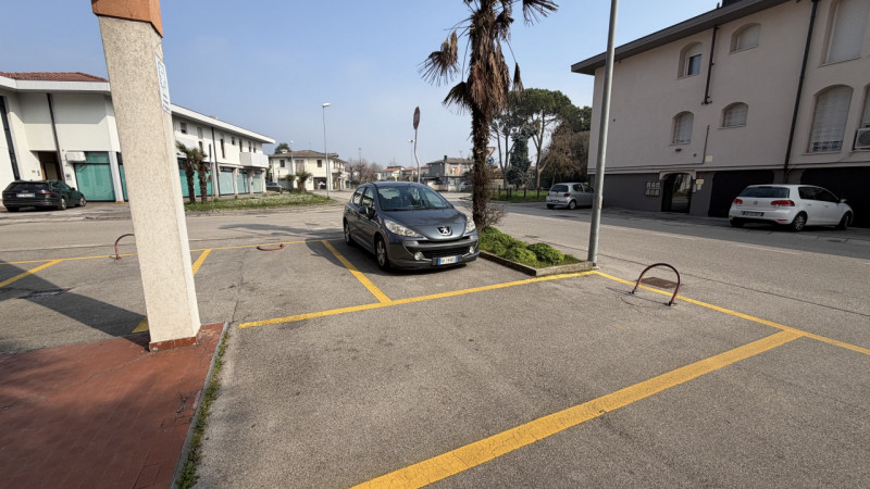 Appartamento quadrilocale situato nel centro di Vigonovo, una delle zone più vivaci e comoda ai s...