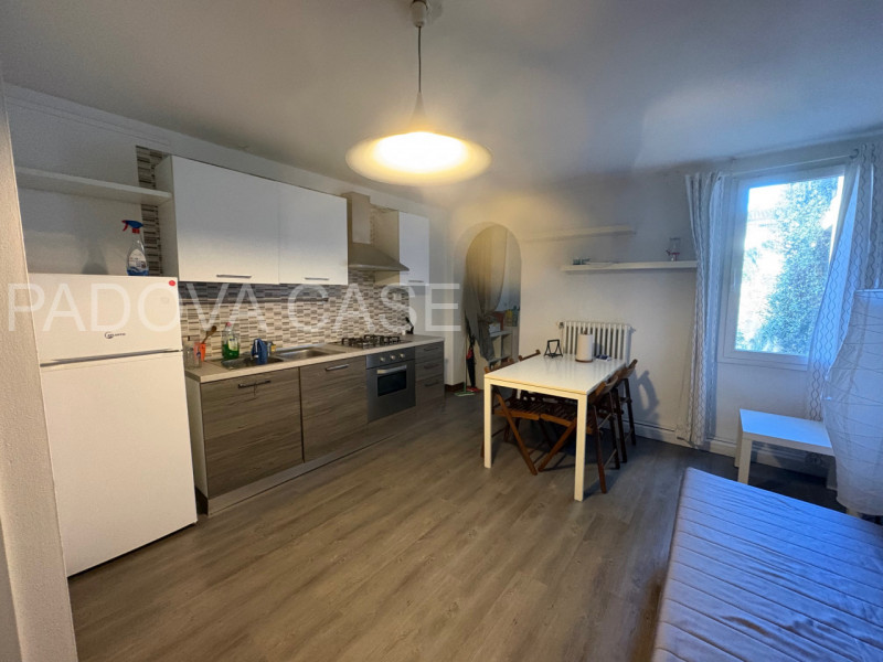 SOLO REFERENZIATI 

nella rinomata zona Savonarola, all'interno delle storiche Mura Cinquecentesc...