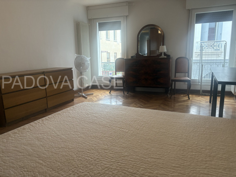 SOLO REFERENZIATI 

nella rinomata zona Savonarola, all'interno delle storiche Mura Cinquecentesc...