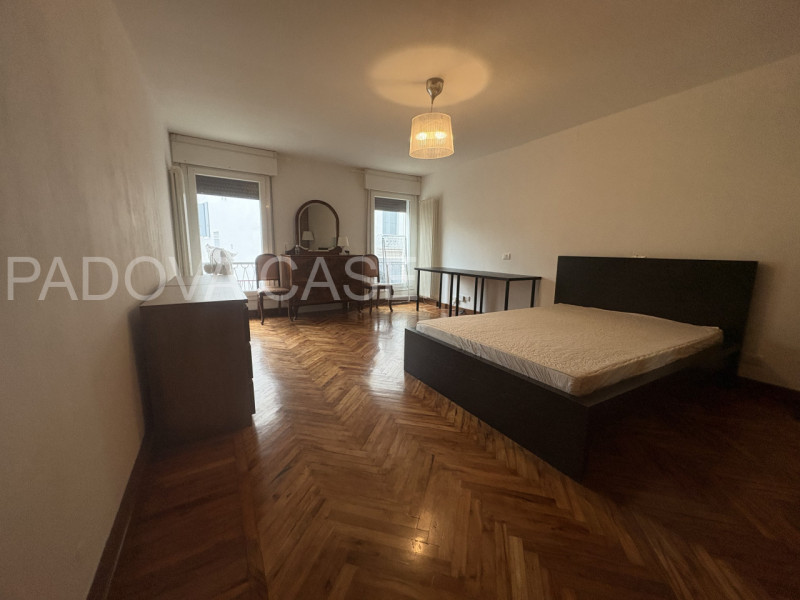 SOLO REFERENZIATI 

nella rinomata zona Savonarola, all'interno delle storiche Mura Cinquecentesc...