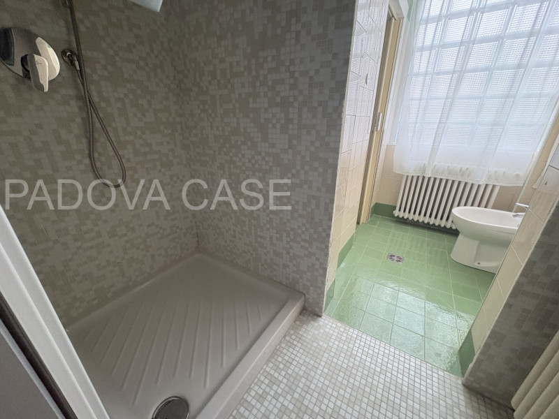 SOLO REFERENZIATI 

nella rinomata zona Savonarola, all'interno delle storiche Mura Cinquecentesc...