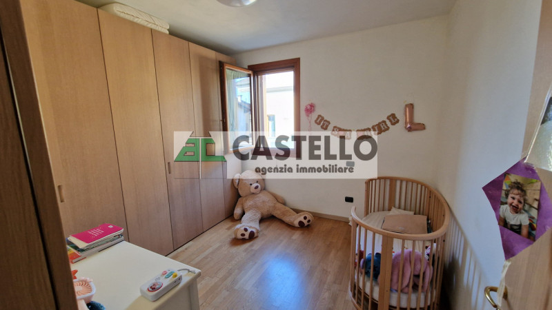 A Villanova di Camposampiero, in località Mussolini, proponiamo in esclusiva interessante porzion...