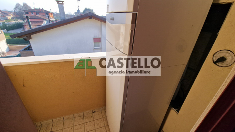 A Villanova di Camposampiero, in località Mussolini, proponiamo in esclusiva interessante porzion...