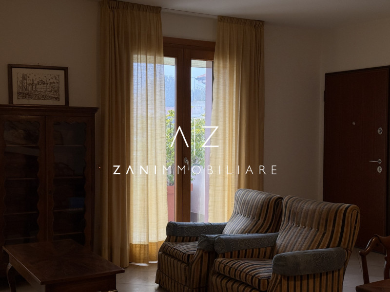 Situato nel centro storico di Castelfranco Veneto, questo splendido appartamento trilocale offre ...