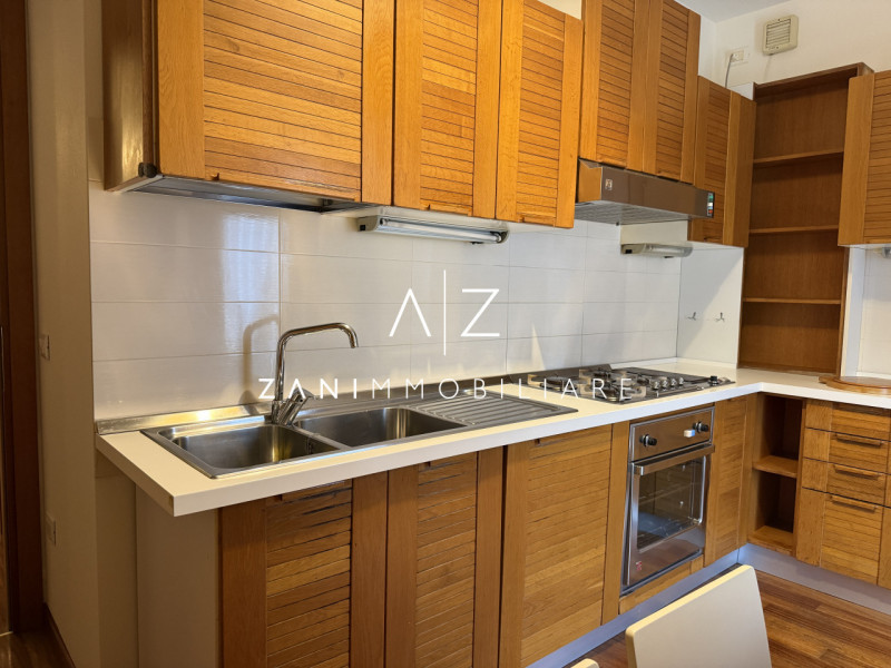 Situato nel centro storico di Castelfranco Veneto, questo splendido appartamento trilocale offre ...