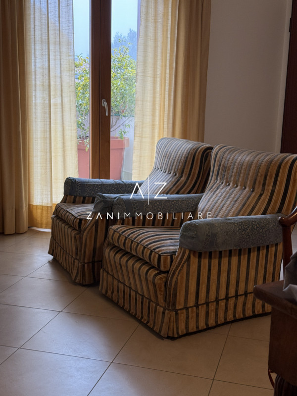 Situato nel centro storico di Castelfranco Veneto, questo splendido appartamento trilocale offre ...