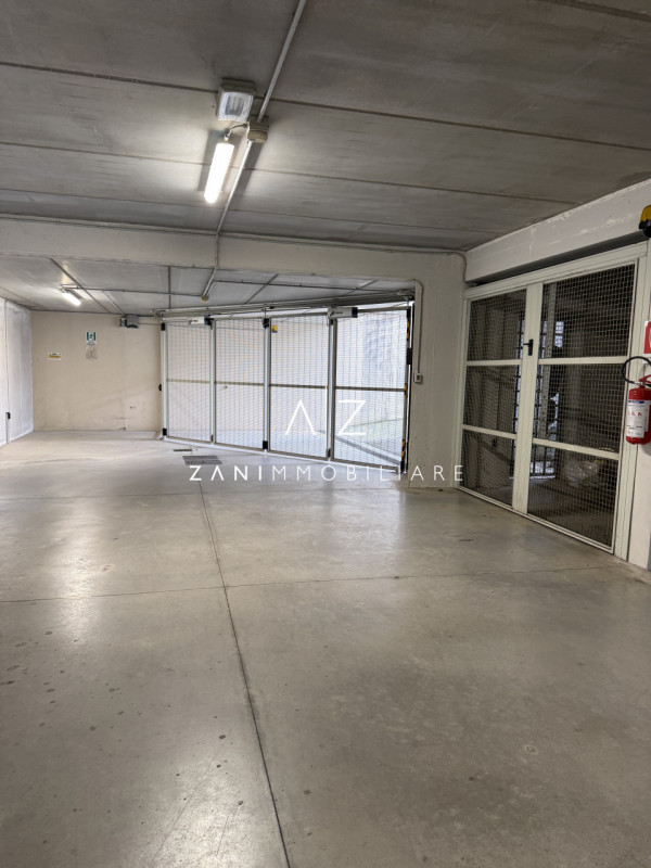 Situato nel centro storico di Castelfranco Veneto, questo splendido appartamento trilocale offre ...