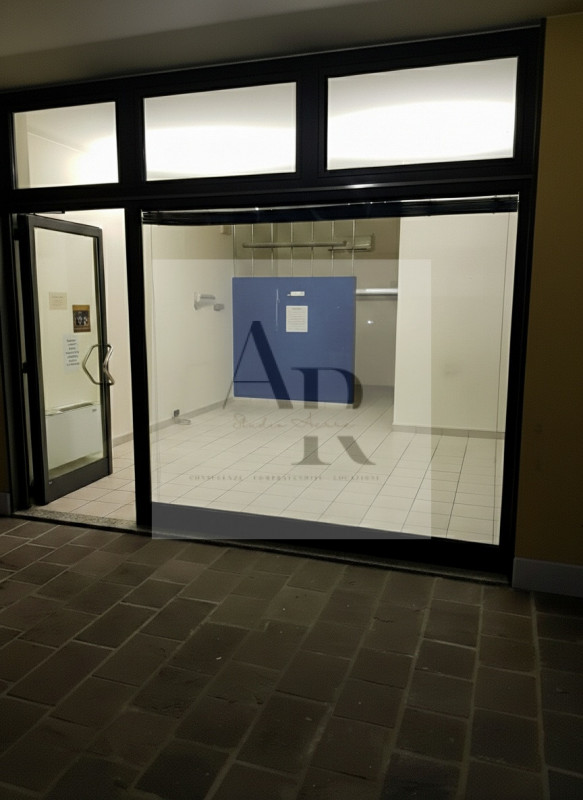 Salzano: Proponiamo in locazione un'opportunità unica per liberi professionisti o attività nel cu...