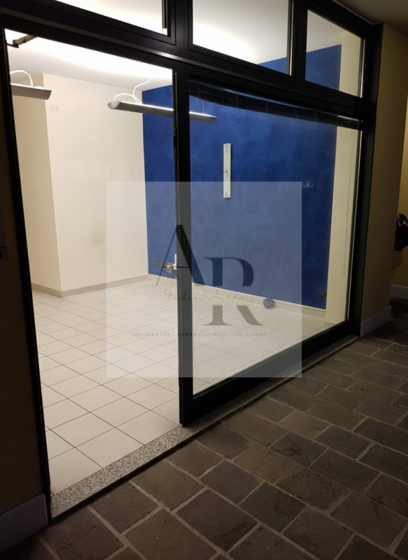 Salzano: Proponiamo in locazione un'opportunità unica per liberi professionisti o attività nel cu...