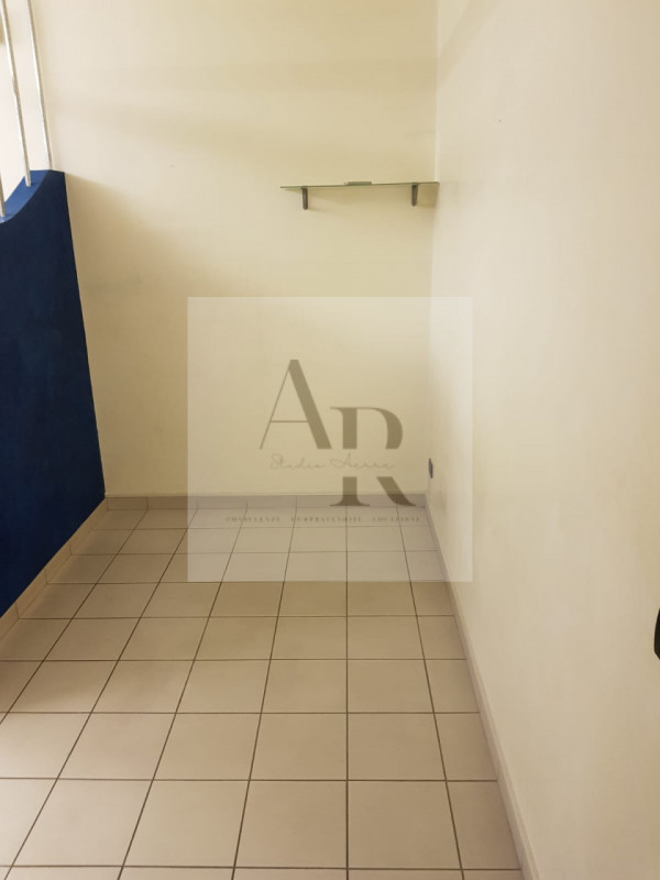 Salzano: Proponiamo in locazione un'opportunità unica per liberi professionisti o attività nel cu...