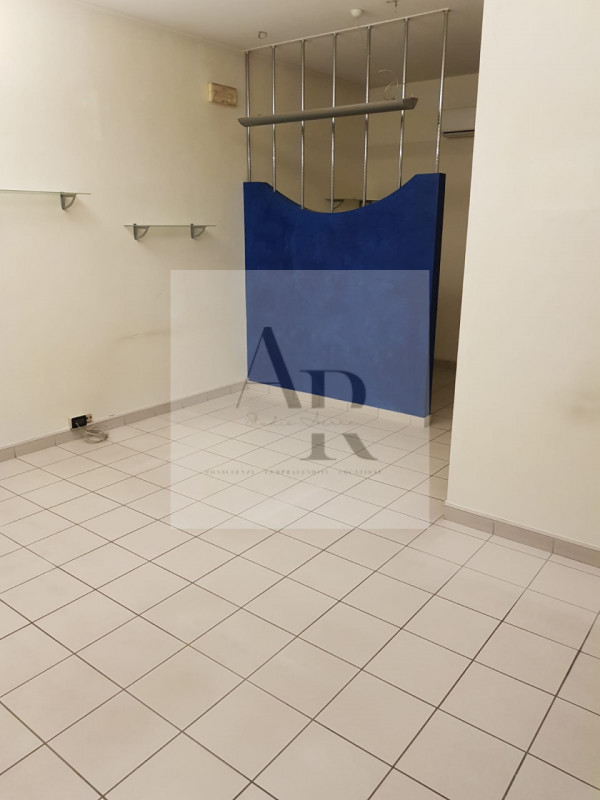 Salzano: Proponiamo in locazione un'opportunità unica per liberi professionisti o attività nel cu...