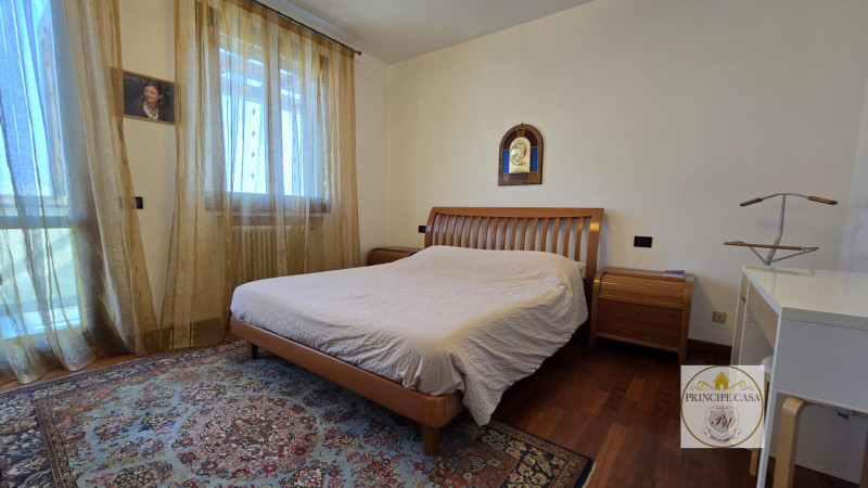 Proponiamo in vendita, a pochi passi dal centro ed in posizione privilegiata per servizi e viabil...