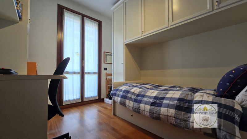 Proponiamo in vendita, a pochi passi dal centro ed in posizione privilegiata per servizi e viabil...