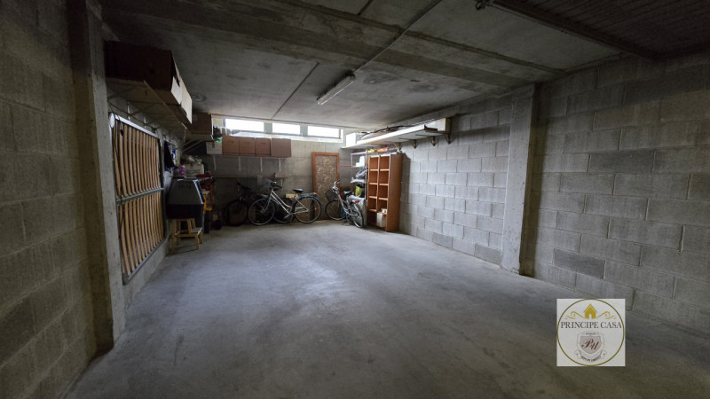 Proponiamo in vendita, a pochi passi dal centro ed in posizione privilegiata per servizi e viabil...