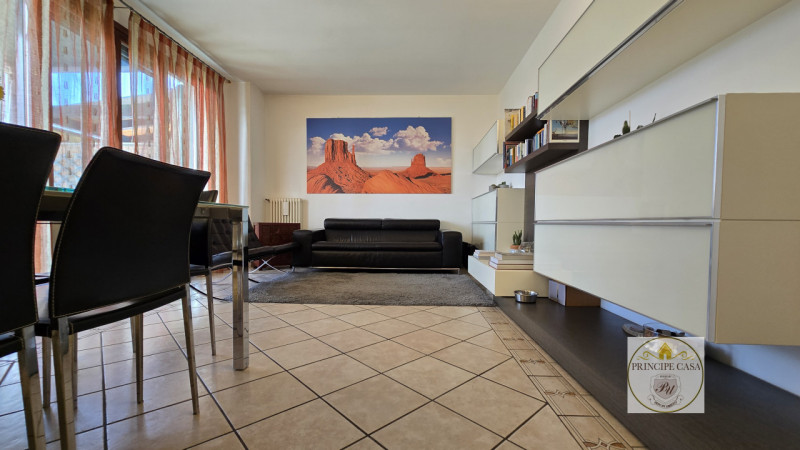 Proponiamo in vendita, a pochi passi dal centro ed in posizione privilegiata per servizi e viabil...