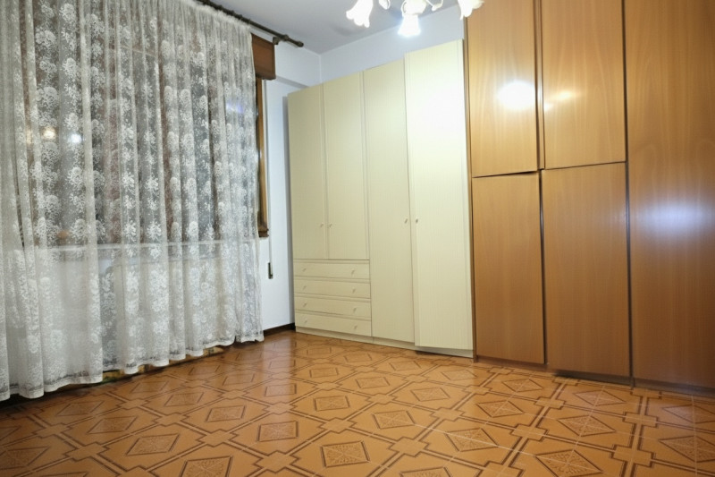 Abitazione singola di mq 250 con cortile di circa 1000 mq, disposta su 2 livelli (anche frazionab...