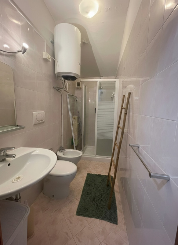 Padova, affittasi appartamento bilocale completamente arredato al terzo piano servito da ascensor...