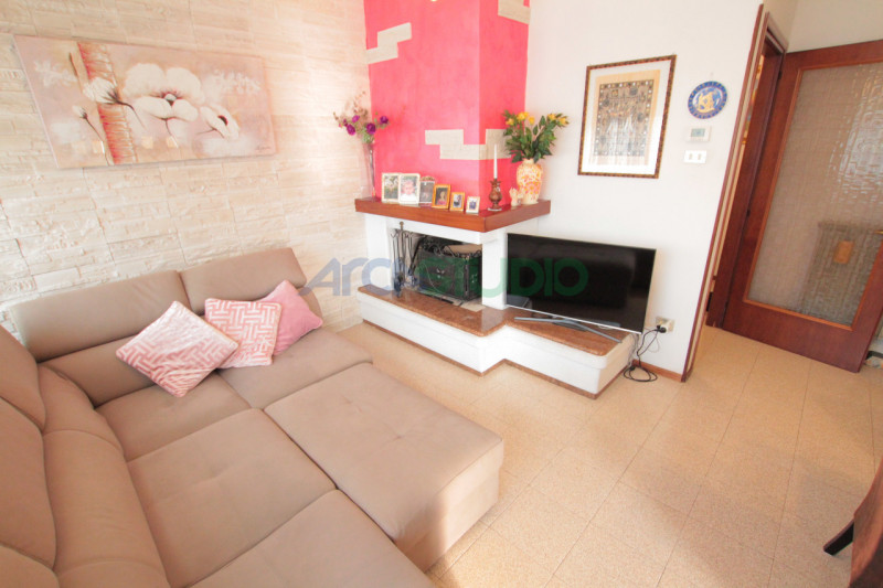 Nel servitissimo quartiere di San Pio X, proponiamo in vendita un ampio e luminoso appartamento t...