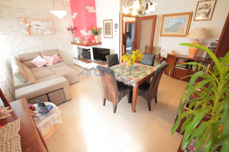 Nel servitissimo quartiere di San Pio X, proponiamo in vendita un ampio e luminoso appartamento t...