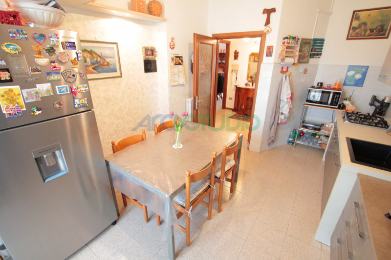 Nel servitissimo quartiere di San Pio X, proponiamo in vendita un ampio e luminoso appartamento t...