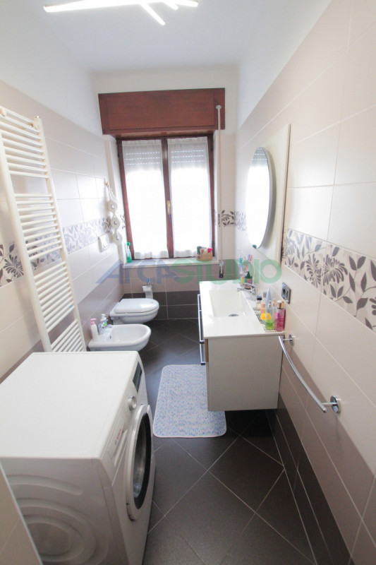 Nel servitissimo quartiere di San Pio X, proponiamo in vendita un ampio e luminoso appartamento t...