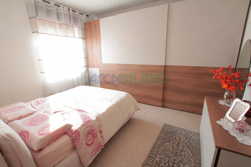 Nel servitissimo quartiere di San Pio X, proponiamo in vendita un ampio e luminoso appartamento t...