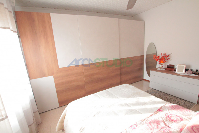 Nel servitissimo quartiere di San Pio X, proponiamo in vendita un ampio e luminoso appartamento t...