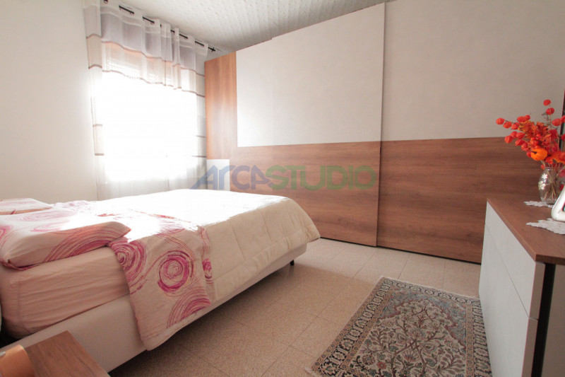 Nel servitissimo quartiere di San Pio X, proponiamo in vendita un ampio e luminoso appartamento t...