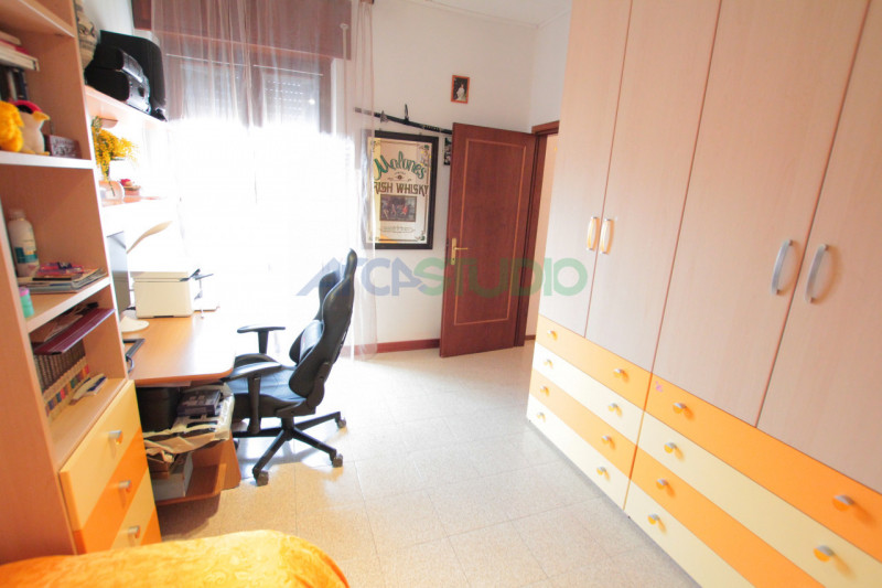 Nel servitissimo quartiere di San Pio X, proponiamo in vendita un ampio e luminoso appartamento t...