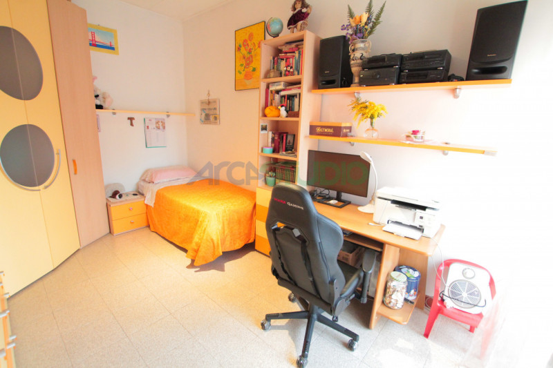 Nel servitissimo quartiere di San Pio X, proponiamo in vendita un ampio e luminoso appartamento t...