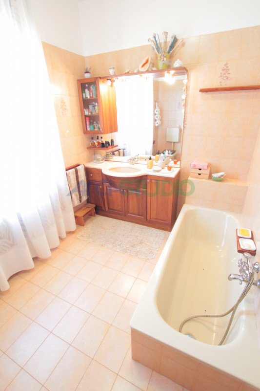 Nel servitissimo quartiere di San Pio X, proponiamo in vendita un ampio e luminoso appartamento t...