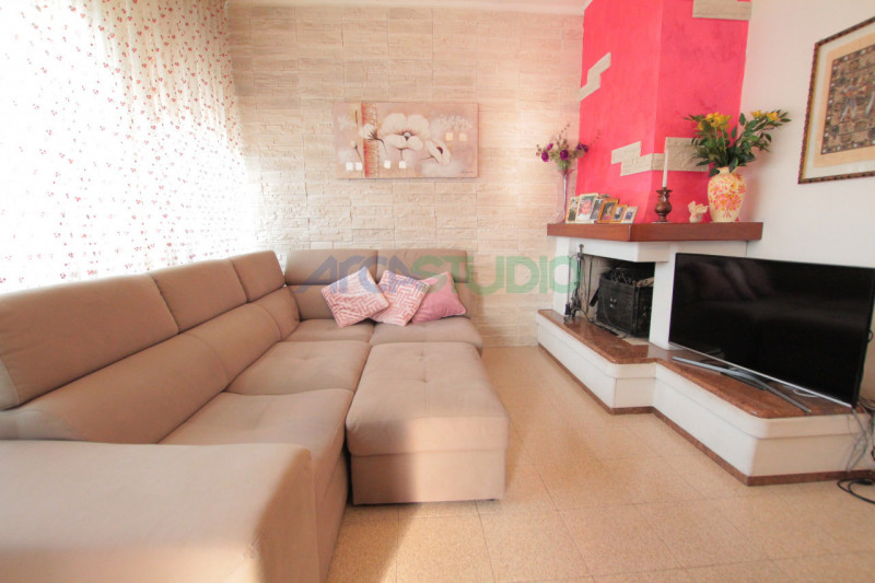 Nel servitissimo quartiere di San Pio X, proponiamo in vendita un ampio e luminoso appartamento t...