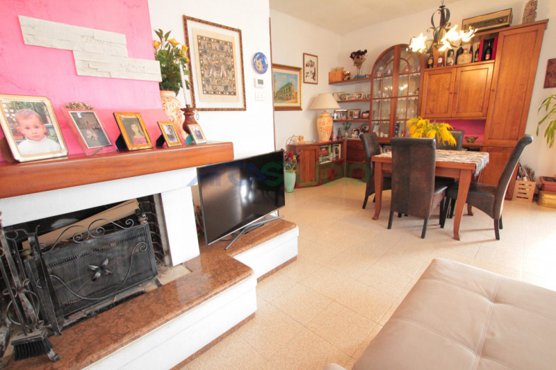 Nel servitissimo quartiere di San Pio X, proponiamo in vendita un ampio e luminoso appartamento t...