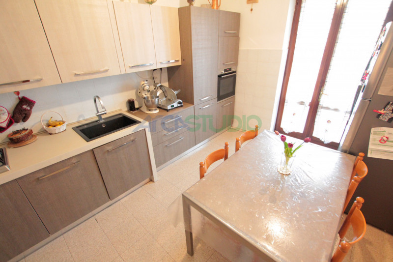 Nel servitissimo quartiere di San Pio X, proponiamo in vendita un ampio e luminoso appartamento t...