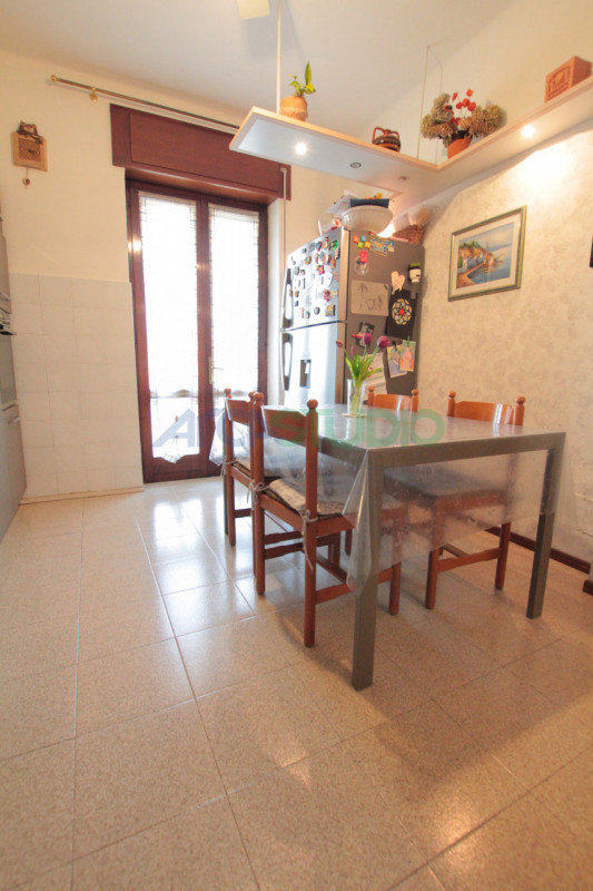 Nel servitissimo quartiere di San Pio X, proponiamo in vendita un ampio e luminoso appartamento t...