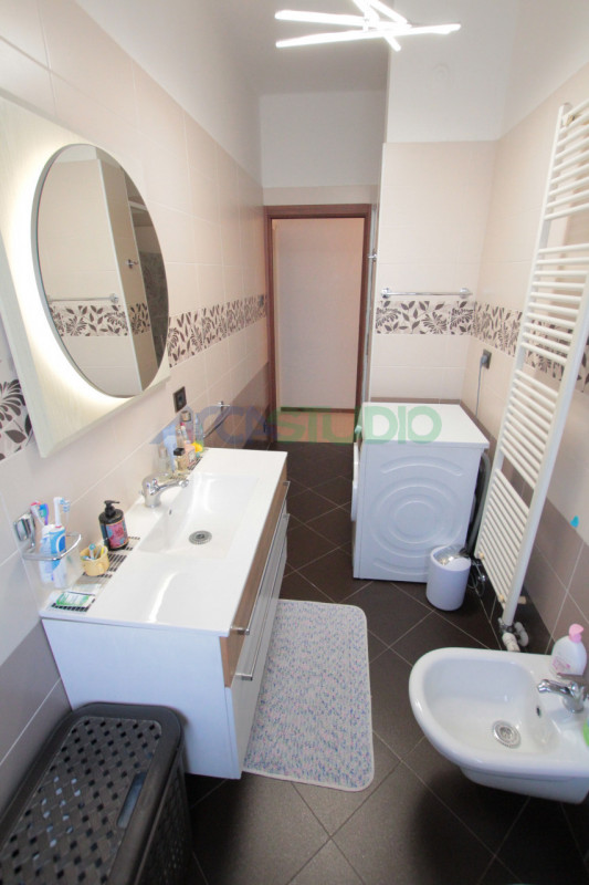 Nel servitissimo quartiere di San Pio X, proponiamo in vendita un ampio e luminoso appartamento t...