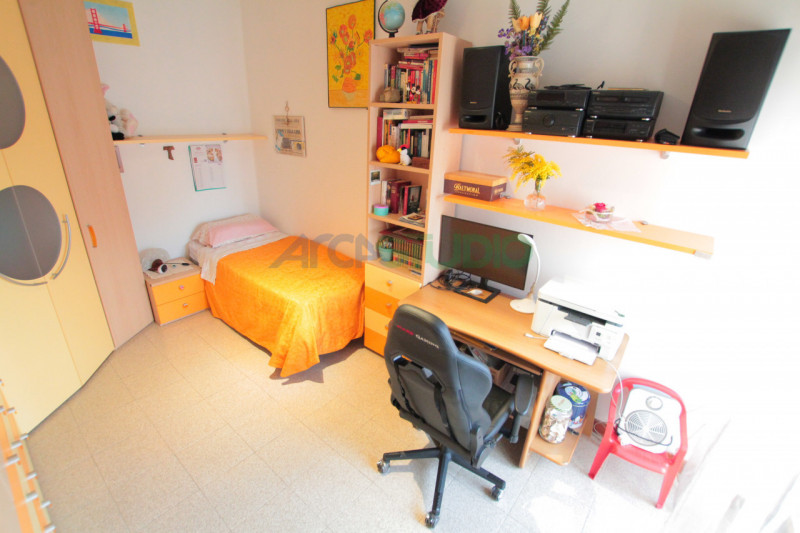 Nel servitissimo quartiere di San Pio X, proponiamo in vendita un ampio e luminoso appartamento t...