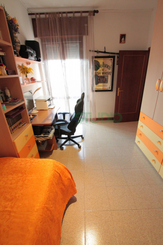 Nel servitissimo quartiere di San Pio X, proponiamo in vendita un ampio e luminoso appartamento t...