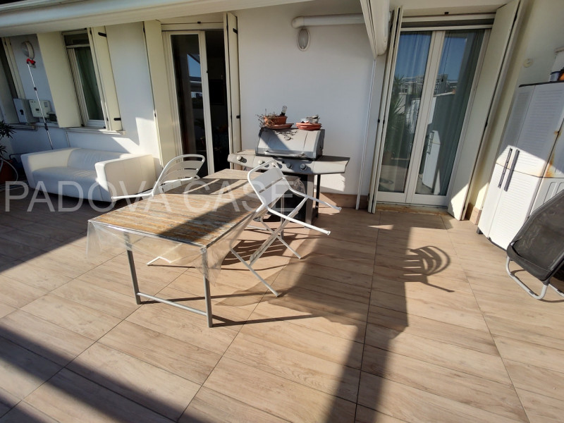 SAVONAROLA – PORTA TRENTO | ATTICO CON TERRAZZA 50 MQ E VISTA PANORAMICA SUL CENTRO STORICO

Scop...