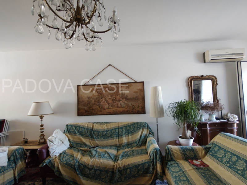 SAVONAROLA – PORTA TRENTO | ATTICO CON TERRAZZA 50 MQ E VISTA PANORAMICA SUL CENTRO STORICO

Scop...