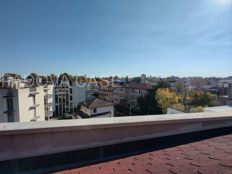 SAVONAROLA – PORTA TRENTO | ATTICO CON TERRAZZA 50 MQ E VISTA PANORAMICA SUL CENTRO STORICO

Scop...