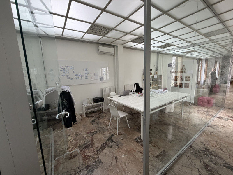 Proponiamo in affitto un ampio e luminoso ufficio di circa 160 mq situato nel comune di Noventa P...