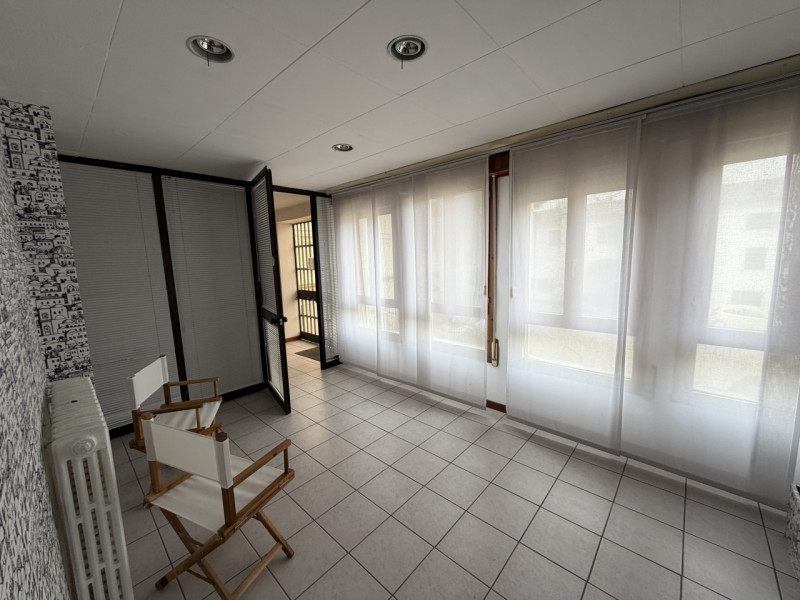 Proponiamo in affitto un ampio e luminoso ufficio di circa 160 mq situato nel comune di Noventa P...