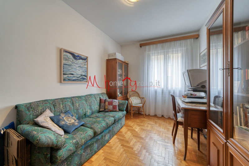 GUIZZA: Appartamento dalle ampie dimensioni al primo piano, composto di ingresso, soggiorno con a...