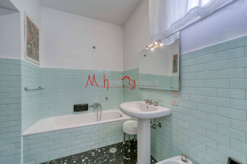 GUIZZA: Appartamento dalle ampie dimensioni al primo piano, composto di ingresso, soggiorno con a...